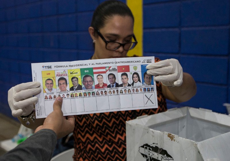 Εκλογές στην Ονδούρα: Ο πρόεδρος Ερνάντες ανακηρύσσει τον εαυτό του νικητή [εικόνες] | iefimerida.gr 0