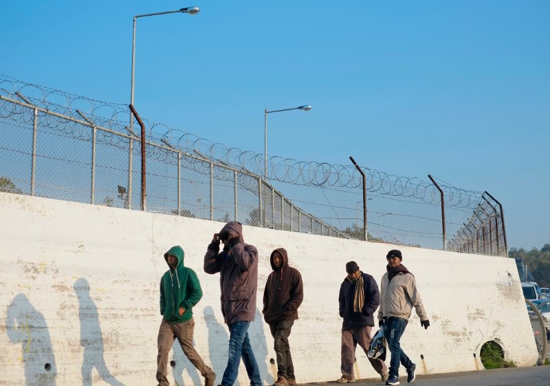 Ο δήμαρχος της Λέσβου κατηγορεί την κυβέρνηση ότι μετατρέπει το νησί σε φυλακή για πρόσφυγες | iefimerida.gr 1
