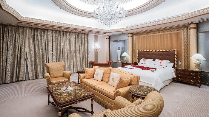 Απίστευτο: Πρίγκιπες, πολιτικοί και δισεκατομμυριούχοι της Σ. Αραβίας κοιμούνται στρωματσάδα στη «φυλακή» του Ritz [εικόνες] | iefimerida.gr 5