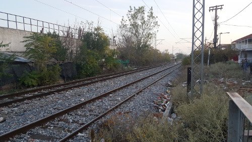 Λάρισα: Αμαξοστοιχία παρέσυρε και σκότωσε παιδί στην περιοχή της Νέας Σμύρνης [εικόνες] | iefimerida.gr 1