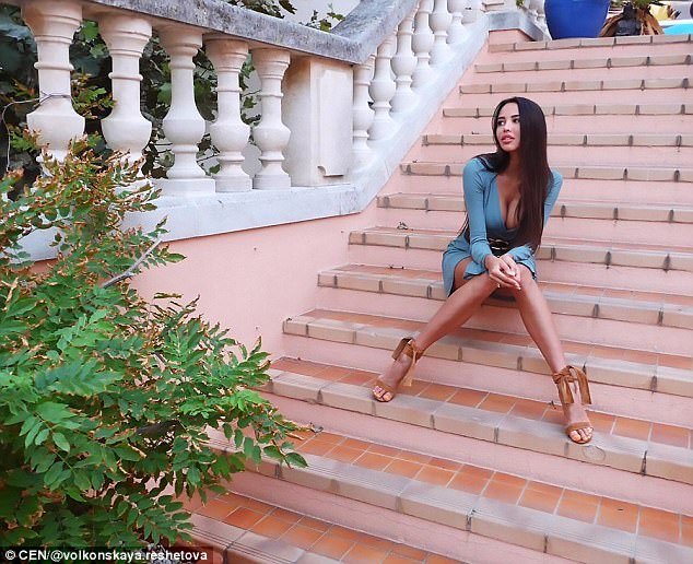  Οργίασε το Διαδίκτυο με τις τεράστιες πατούσες της καλλονής Μις Ρωσία με τα δίμετρα πόδια [εικόνες] | iefimerida.gr 5