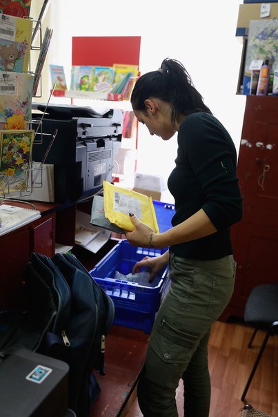 Σέξι Ρωσίδα ταχυδρόμος διανέμει γράμματα με το άλογο [εικόνες] | iefimerida.gr 2