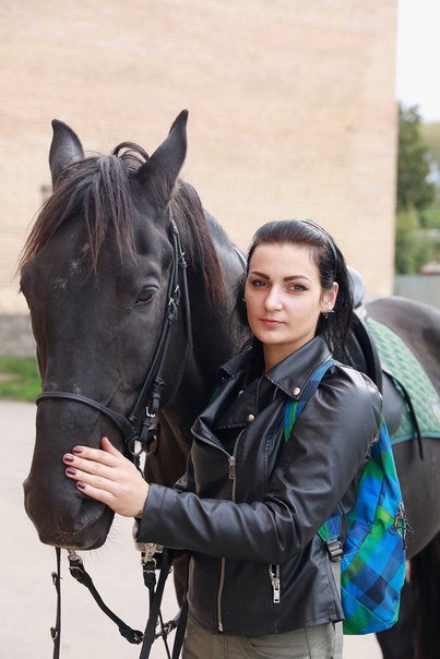 Σέξι Ρωσίδα ταχυδρόμος διανέμει γράμματα με το άλογο [εικόνες] | iefimerida.gr 1