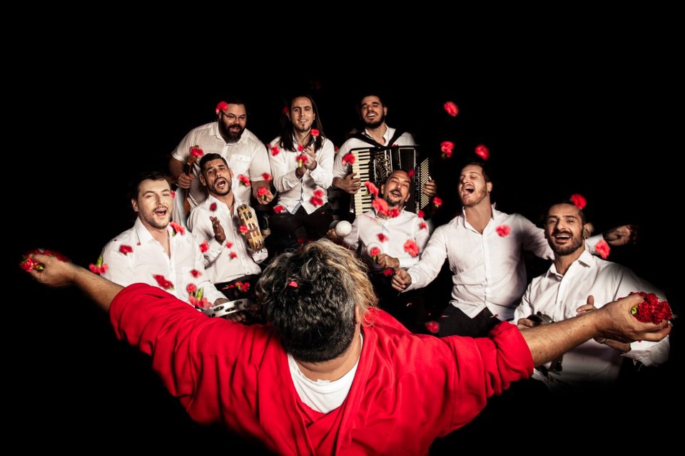 Η Σπείρα Σπείρα μάς συστήνεται: Τα προσόντα τους και το ελάττωμα του Κραουνάκη [εικόνες]  | iefimerida.gr 6