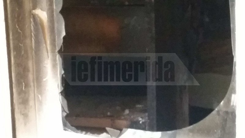 Αποκλειστικό: Καμένα έπιπλα και μαυρισμένοι τοίχοι -Εκεί που ο πατέρας αυτοκτόνησε με τα δύο παιδιά του [εικόνες]  | iefimerida.gr 9