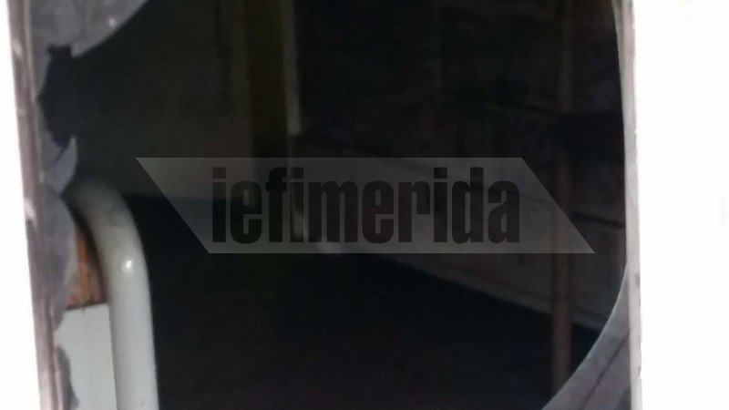 Αποκλειστικό: Καμένα έπιπλα και μαυρισμένοι τοίχοι -Εκεί που ο πατέρας αυτοκτόνησε με τα δύο παιδιά του [εικόνες]  | iefimerida.gr 2