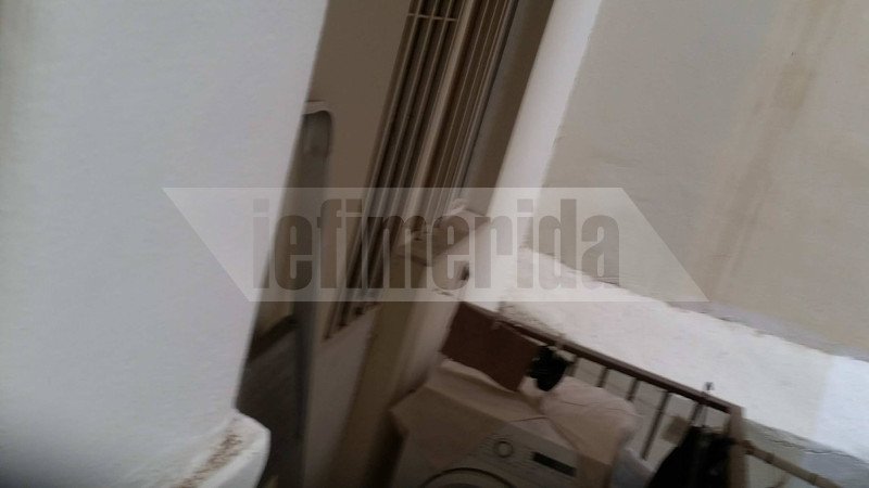 Αποκλειστικό: Καμένα έπιπλα και μαυρισμένοι τοίχοι -Εκεί που ο πατέρας αυτοκτόνησε με τα δύο παιδιά του [εικόνες]  | iefimerida.gr 4