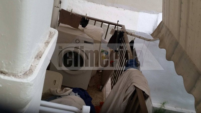 Αποκλειστικό: Καμένα έπιπλα και μαυρισμένοι τοίχοι -Εκεί που ο πατέρας αυτοκτόνησε με τα δύο παιδιά του [εικόνες]  | iefimerida.gr 5