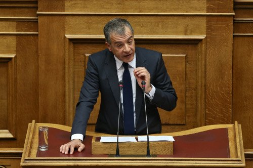 Ψηφίστηκε ο «μποναμάς» στη Βουλή -Σκληρή κόντρα Τσίπρα-Μητσοτάκη | iefimerida.gr 2