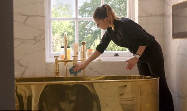 Η πολυτελής ζωή της 3χρονης εγγονής του Εκλεστον της Formula 1 -Δεκάδες μπάτλερ, εξωπραγματική χλιδή [εικόνες &amp; βίντεο] | iefimerida.gr 2