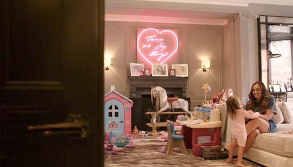 Η πολυτελής ζωή της 3χρονης εγγονής του Εκλεστον της Formula 1 -Δεκάδες μπάτλερ, εξωπραγματική χλιδή [εικόνες &amp; βίντεο] | iefimerida.gr 1