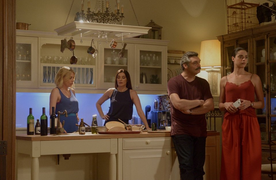 «Τέλειοι Ξένοι»: Η συμπαραγωγή της Nova έρχεται αποκλειστικά στο Novacinema1HD [εικόνες & βίντεο] | iefimerida.gr 4