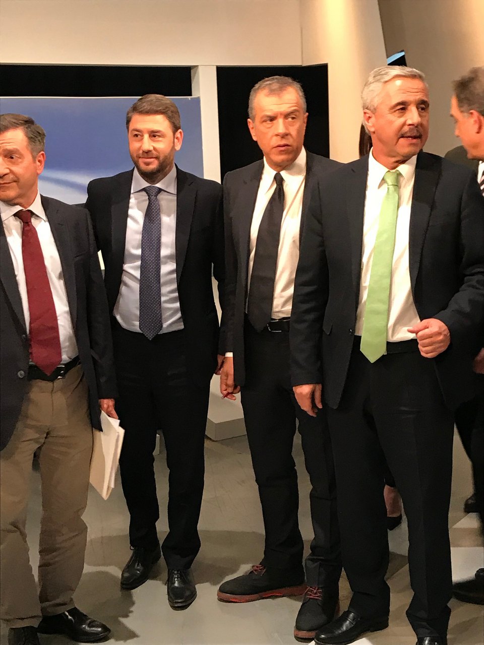 Το iefimerida ήταν στα παρασκήνια του debate της Κεντροαριστεράς: Γέλια, νεύρα, κρύο και φωτογραφίες [βιντεο] | iefimerida.gr 4