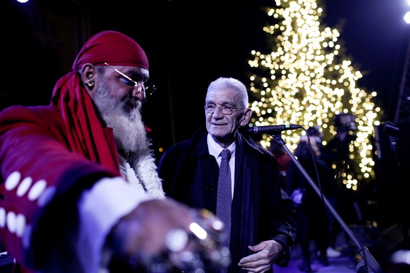 Η Θεσσαλονίκη έβαλε τα γιορτινά της -Στόλισε δέντρο 20μ. με 14.000 λαμπιόνια [εικόνες & βίντεο] | iefimerida.gr 2