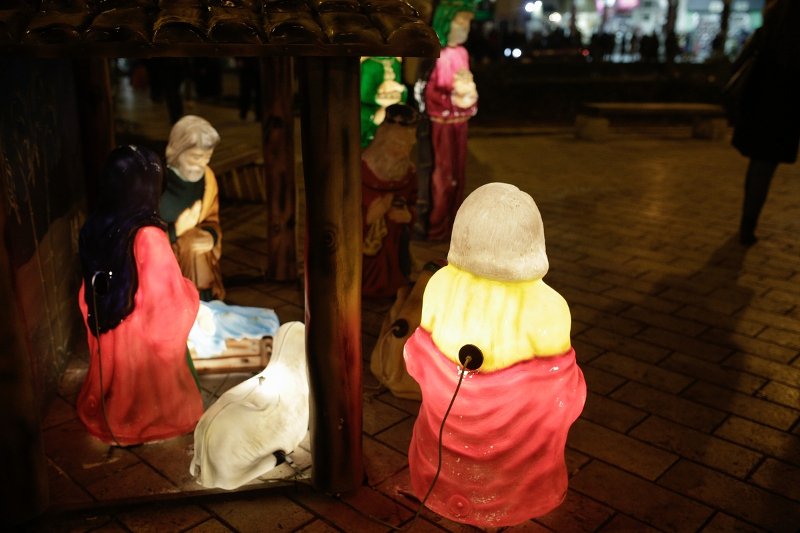 Η Θεσσαλονίκη έβαλε τα γιορτινά της -Στόλισε δέντρο 20μ. με 14.000 λαμπιόνια [εικόνες & βίντεο] | iefimerida.gr 4