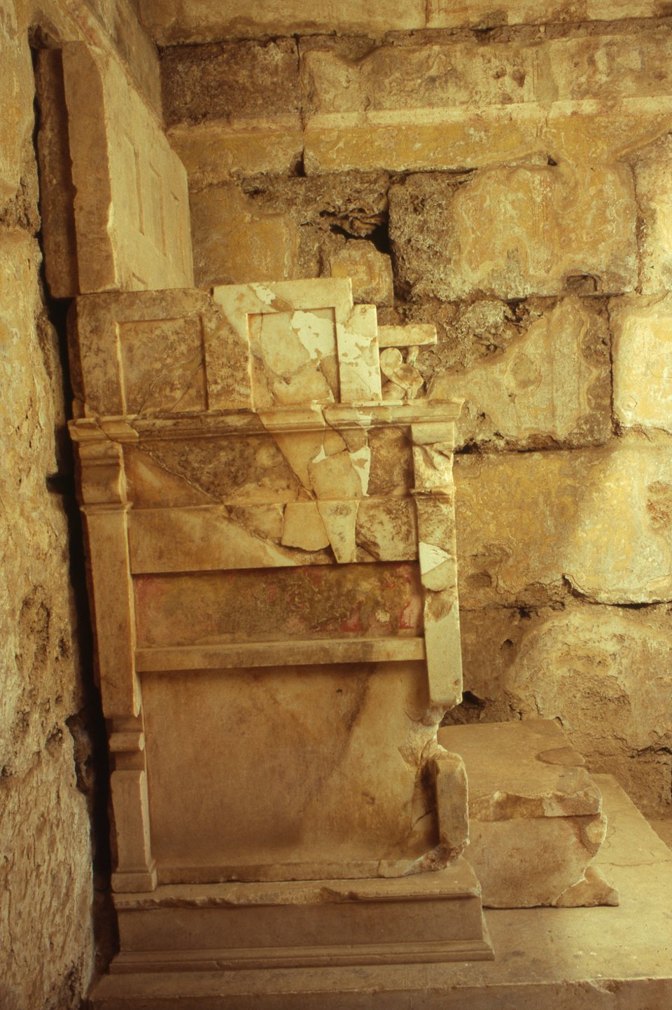 Οι περίτεχνα πολύτιμοι θρόνοι των Μακεδονικών τάφων -Η ύψιστη μεταθανάτια αμοιβή [εικόνες]  | iefimerida.gr 0