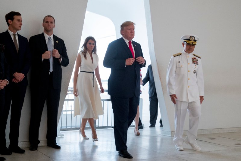 Ο Τραμπ έκανε στάση στη Χαβάη πριν ξεκινήσει την 11ήμερη περιοδεία στην Ασία [εικόνες] | iefimerida.gr 1