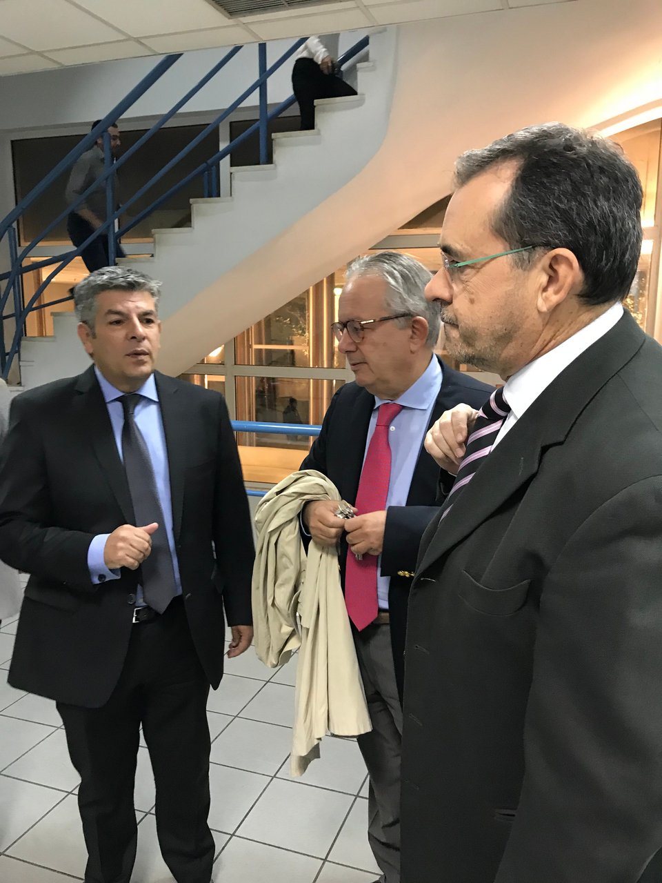 Το iefimerida ήταν στα παρασκήνια του debate της Κεντροαριστεράς: Γέλια, νεύρα, κρύο και φωτογραφίες [βιντεο] | iefimerida.gr 2