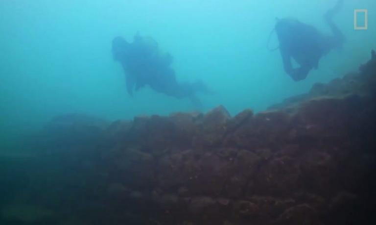 Βρέθηκε η Χαμένη Ατλαντίδα; Ανακαλύφθηκε ανέγγιχτο κάστρο στο βυθό λίμνης της Τουρκίας [εικόνες & βίντεο] | iefimerida.gr 3