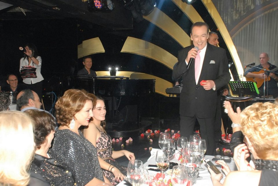 Η Αντζελα Γκερέκου με την κόρη της στην πρεμιέρα του Βοσκόπουλου [εικόνες] | iefimerida.gr 3