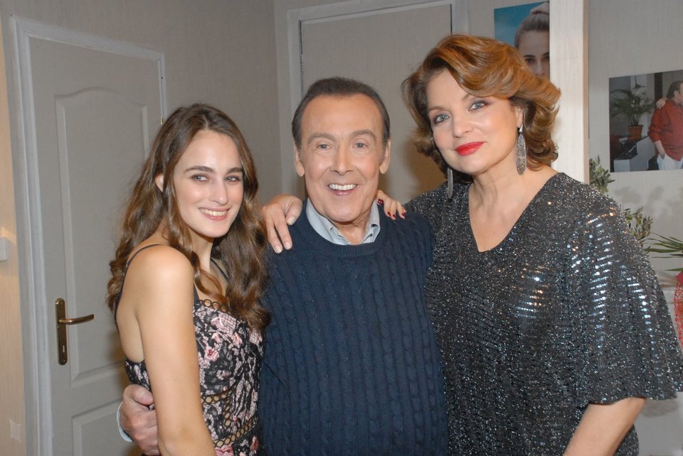 Η Αντζελα Γκερέκου με την κόρη της στην πρεμιέρα του Βοσκόπουλου [εικόνες] | iefimerida.gr 4