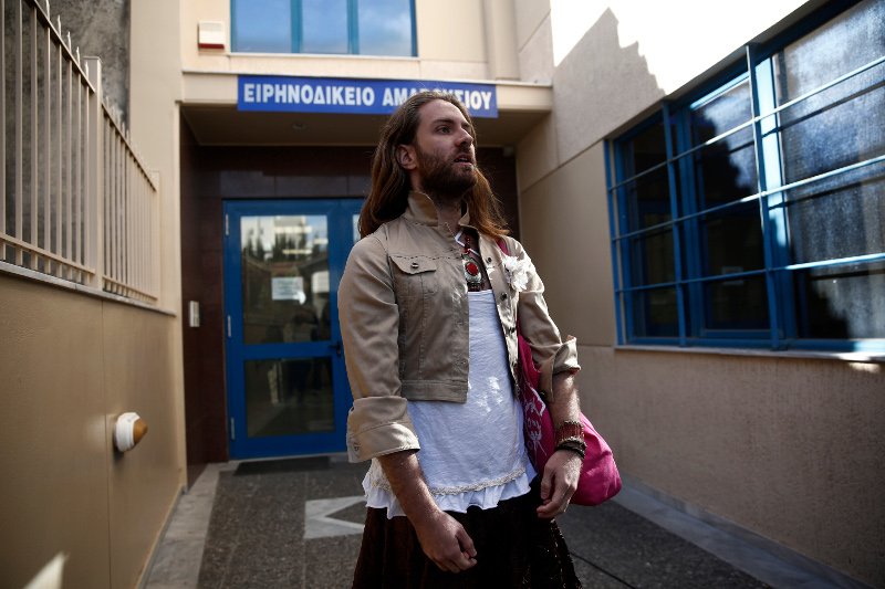 Στο Μαρούσι η πρώτη δίκη για το Jason-Αντιγόνη που ζήτησε διαγραφή φύλου από ταυτότητα | iefimerida.gr 4