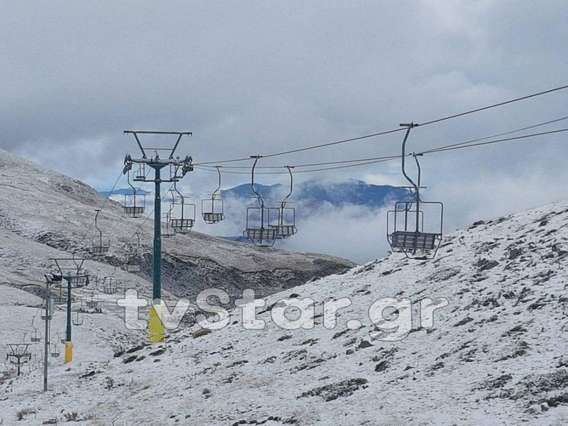 Τα πρώτα χιόνια στο Βελούχι [εικόνες] | iefimerida.gr 1