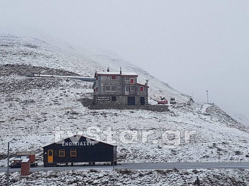 Τα πρώτα χιόνια στο Βελούχι [εικόνες] | iefimerida.gr 0