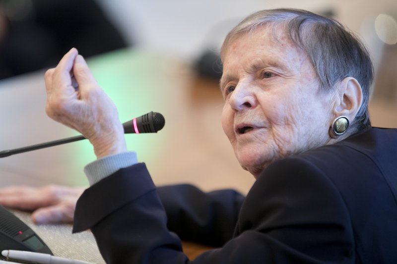 Ομιλος Υγεία: Ομιλία της Ελένης Γλύκατζη-Αρβελέρ με θέμα «Βυζάντιο η δική μας ιστορία» [εικόνες] | iefimerida.gr 3