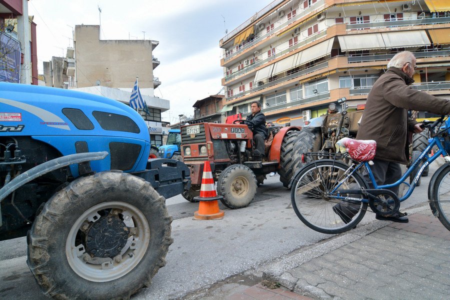 Τύρναβος: Αγρότες έβγαλαν τα τρακτέρ στους δρόμους -«Η κυβέρνηση θα μας βρει απέναντί της» [εικόνες] | iefimerida.gr 0