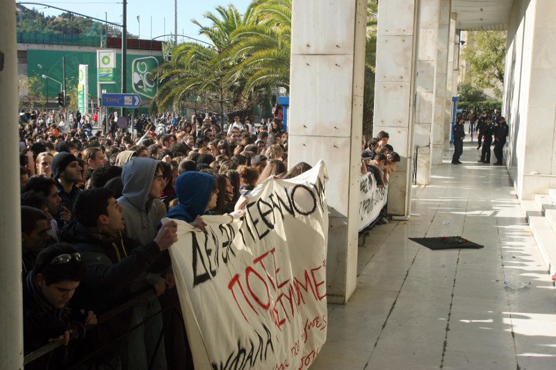 Το βράδυ που δολοφονήθηκε ο Αλέξανδρος Γρηγορόπουλος και ο Δεκέμβρης της oργής που ακολούθησε [εικόνες & βίντεο] | iefimerida.gr 12