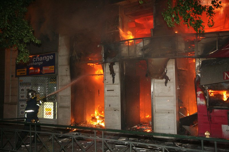 Το βράδυ που δολοφονήθηκε ο Αλέξανδρος Γρηγορόπουλος και ο Δεκέμβρης της oργής που ακολούθησε [εικόνες & βίντεο] | iefimerida.gr 16