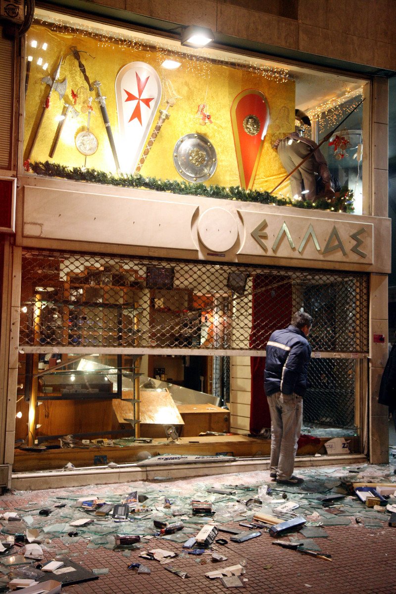 Το βράδυ που δολοφονήθηκε ο Αλέξανδρος Γρηγορόπουλος και ο Δεκέμβρης της oργής που ακολούθησε [εικόνες & βίντεο] | iefimerida.gr 22