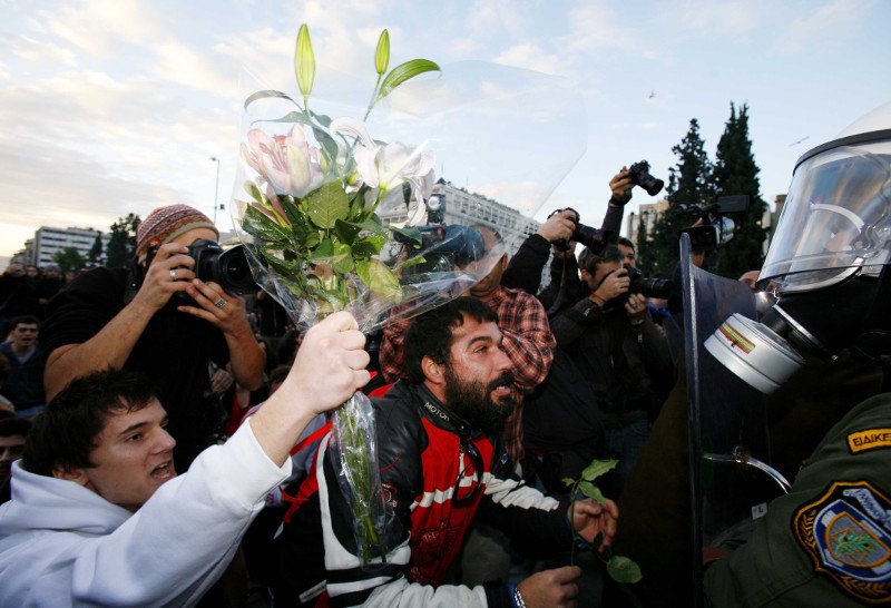 Το βράδυ που δολοφονήθηκε ο Αλέξανδρος Γρηγορόπουλος και ο Δεκέμβρης της oργής που ακολούθησε [εικόνες & βίντεο] | iefimerida.gr 9