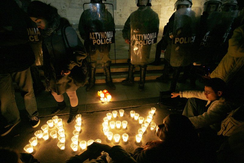 Το βράδυ που δολοφονήθηκε ο Αλέξανδρος Γρηγορόπουλος και ο Δεκέμβρης της oργής που ακολούθησε [εικόνες & βίντεο] | iefimerida.gr 1