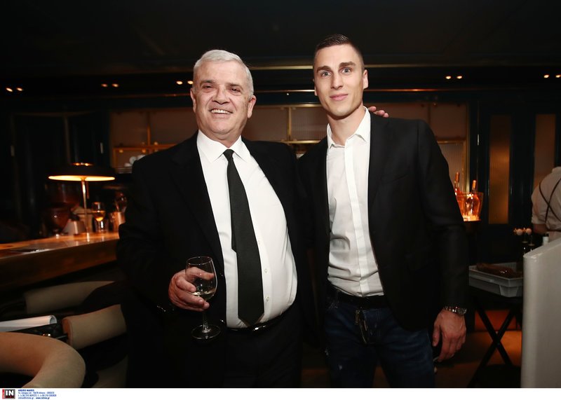 ΑΕΚ: Ο Μελισσανίδης έκανε το Χριστουγεννιάτικο τραπέζι σε Χιμένεθ-παίκτες [εικόνες] | iefimerida.gr 8