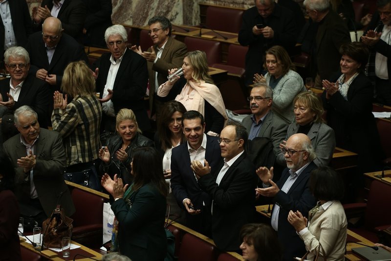 Πηγαδάκια και παρασκήνιο από τον Προϋπολογισμό: Ο αμείλικτος πόλεμος Τζάκρη-Αχτσιόγλου με τα συνολάκια στη Bουλή [εικόνες] | iefimerida.gr 48