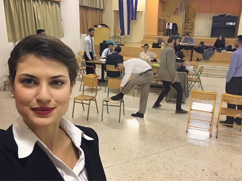 Η μικρή Φωτεινή που έσβησε τη φλόγα στους Ολυμπιακούς... είναι μια νεαρή φοιτήτρια [βίντεο &amp; εικόνες] | iefimerida.gr 2