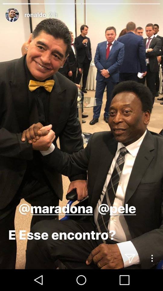 Μεγάλη στιγμή: Ο Μαραντόνα δίνει στοργικό φιλί στον ανήμπορο Πελέ στο αναπηρικό καροτσάκι [εικόνες] | iefimerida.gr 4