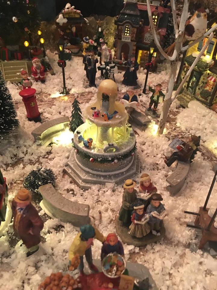 Το πιο μικρό χωριό του κόσμου βρίσκεται... μέσα σε ένα διαμέρισμα στα βόρεια προάστια! [εικόνες & βίντεο] | iefimerida.gr 4