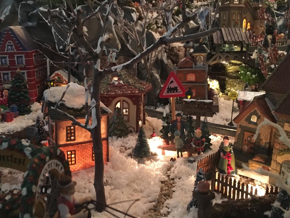 Το πιο μικρό χωριό του κόσμου βρίσκεται... μέσα σε ένα διαμέρισμα στα βόρεια προάστια! [εικόνες & βίντεο] | iefimerida.gr 2