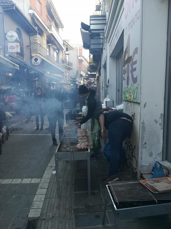 Ιωάννινα: Στους δρόμους με κλαρίνα, μεζέδες και γλέντι μέχρι πρωίας [εικόνες] | iefimerida.gr 2