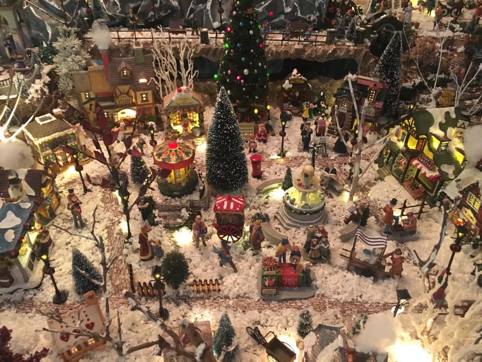 Το πιο μικρό χωριό του κόσμου βρίσκεται... μέσα σε ένα διαμέρισμα στα βόρεια προάστια! [εικόνες & βίντεο] | iefimerida.gr 3