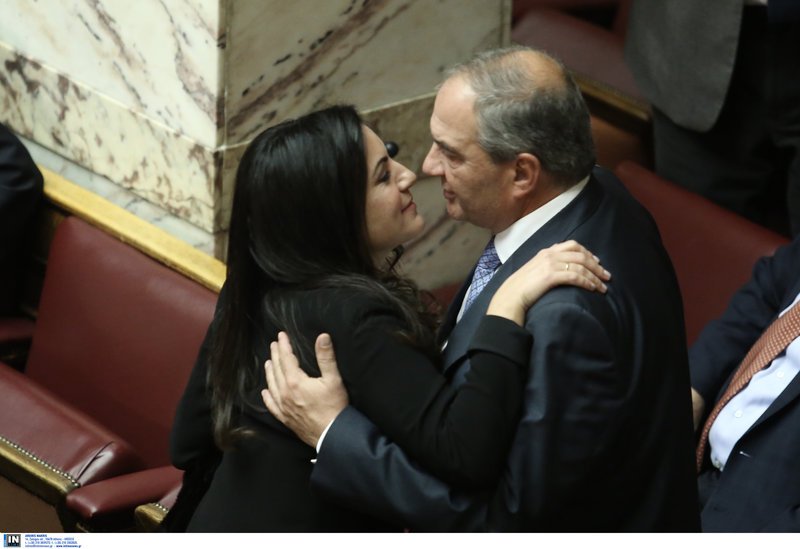 Πηγαδάκια και παρασκήνιο από τον Προϋπολογισμό: Ο αμείλικτος πόλεμος Τζάκρη-Αχτσιόγλου με τα συνολάκια στη Bουλή [εικόνες] | iefimerida.gr 18