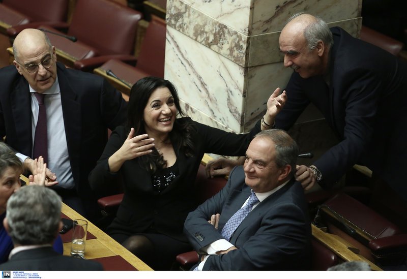 Πηγαδάκια και παρασκήνιο από τον Προϋπολογισμό: Ο αμείλικτος πόλεμος Τζάκρη-Αχτσιόγλου με τα συνολάκια στη Bουλή [εικόνες] | iefimerida.gr 28