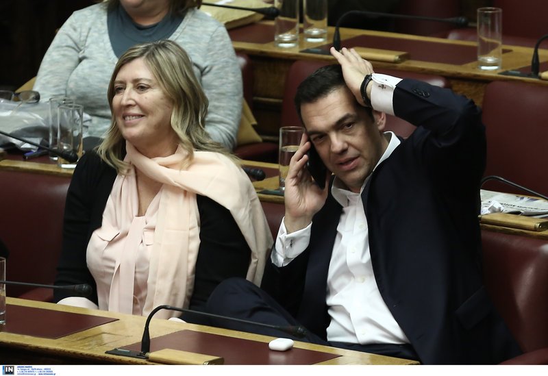 Πηγαδάκια και παρασκήνιο από τον Προϋπολογισμό: Ο αμείλικτος πόλεμος Τζάκρη-Αχτσιόγλου με τα συνολάκια στη Bουλή [εικόνες] | iefimerida.gr 40