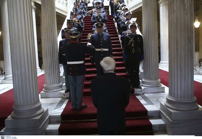 Κάλαντα με μηνύματα προς την Τουρκία για τη Συνθήκη της Λωζάνης στο Προεδρικό Μέγαρο [εικόνες] | iefimerida.gr 0