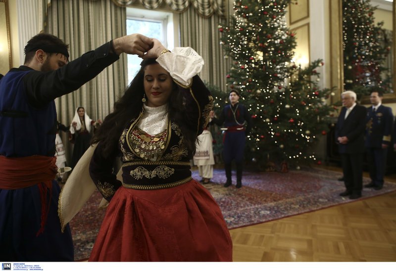 Κάλαντα με μηνύματα προς την Τουρκία για τη Συνθήκη της Λωζάνης στο Προεδρικό Μέγαρο [εικόνες] | iefimerida.gr 5