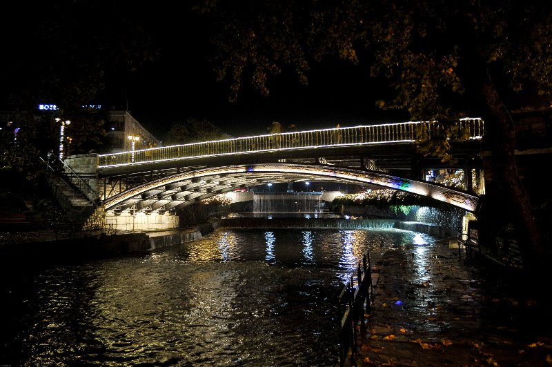 Οντως εντυπωσιακό! Το ψηλότερο φυσικό δέντρο της Ελλάδας στολίστηκε στα Τρίκαλα! [εικόνες] | iefimerida.gr 10