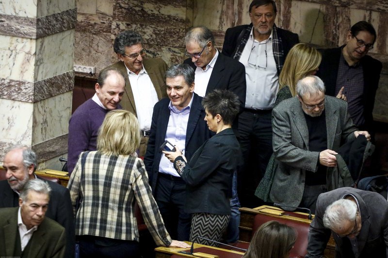 Πηγαδάκια και παρασκήνιο από τον Προϋπολογισμό: Ο αμείλικτος πόλεμος Τζάκρη-Αχτσιόγλου με τα συνολάκια στη Bουλή [εικόνες] | iefimerida.gr 64